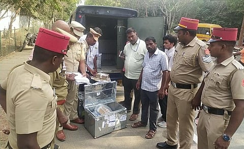 புதுச்சேரியில் ரூ.3.5 கோடி மதிப்பிலான தங்கம் மற்றும் வைரத்தை பறக்கும்படை அதிகாரிகள் பறிமுதல் செய்தனர்.