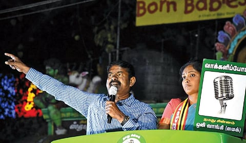 கோவை கணபதியில் நடந்த பிரச்சாரத்தில் பேசிய நாம் தமிழர் கட்சியின் தலைமை ஒருங்கிணைப்பாளர் சீமான். அருகில், கோவை வேட்பாளர் கலாமணி ஜெகநாதன். படம்: ஜெ.மனோகரன்.