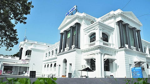 சென்னையில் சட்டக் கல்லூரி அமைக்க குறைந்தபட்சம் 7 ஏக்கர் இடம் தேர்வு செய்ய வருவாய் துறைக்கு கடிதம்: உயர் நீதிமன்றத்தில் தமிழக அரசு தகவல்