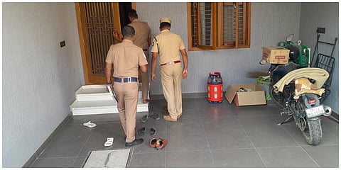 நெல்லையில் பாஜக வேட்பாளர் நயினார் நாகேந்திரனின் நண்பர்கள் வீட்டில் போலீஸார் சோதனை மேற்கொண்டனர்.