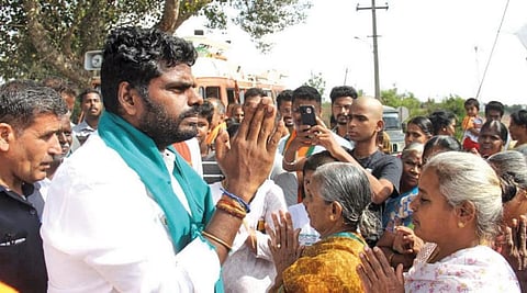 கோவை மக்களவைத் தொகுதி பாஜக வேட்பாளர் அண்ணாமலை சூலூர் பகுதியில் நேற்று தேர்தல் பிரச்சாரத்தில் ஈடுபட்டார்.