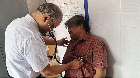 பிரச்சாரக் களத்தில் மன்சூர் அலிகானுக்கு உடல்நல பாதிப்பு - மருத்துவமனையில் அனுமதி