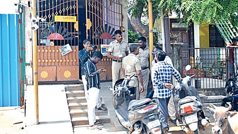 கடலூரில் வருமான வரித்துறை அதிகாரிகள் சோதனை மேற்கொண்ட திமுக மேயர் சுந்தரி ராஜா வீடு.