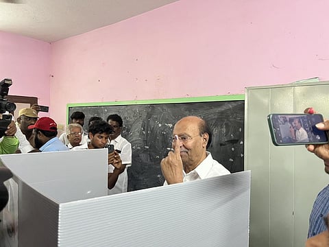 பட விளக்கம்: திண்டிவனத்தில் பாமக நிறுவனர் ராமதாஸ் வாக்களித்தார்.