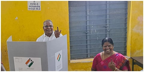 சிதம்பரத்தில் மார்க்சிஸ்ட் கம்யூனிஸ்ட் கட்சியின் மாநில செயலாளர் கே.பாலகிருஷ்ணன் வாக்களித்தார்.