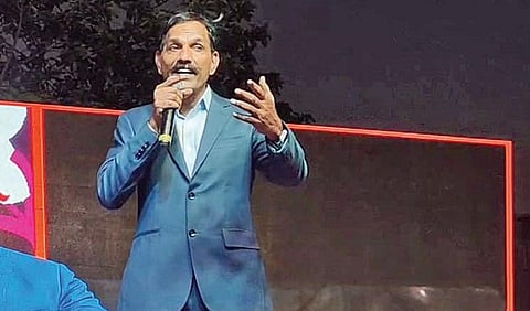 எம்.கோவில்பட்டி குளோபல் இன்டர்நேஷனல் பள்ளி ஆண்டு விழாவில் பேசிய முன்னாள் டிஜிபி சைலேந்திர பாபு.