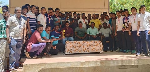 திருவிடைமருதூர் - ஒடிசா போலீஸார் நட்பு ரீதியான கிரிக்கெட் - பார்வையாளர்கள் நெகிழ்ச்சி