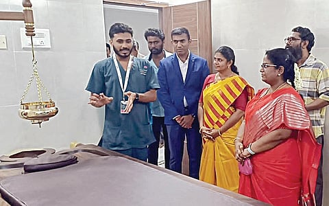 மேல்மருவத்தூரில் சுயம்பு ஆயுர்வேத மருத்துவமனை தொடங்கப்பட்டது.