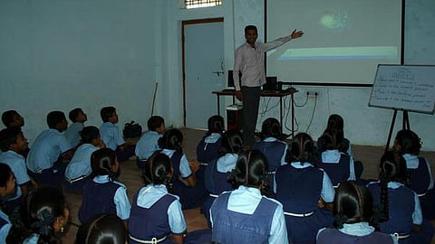 ஏழைகளின் கல்வி உரிமை உறுதிசெய்யப்பட வேண்டும்