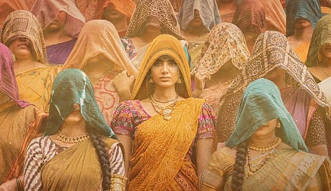 ‘சினிமா பன்டி’ இயக்குநருடன் கைகோக்கும் அனுபமா - ‘பரதா’ முதல் தோற்றம் வெளியீடு