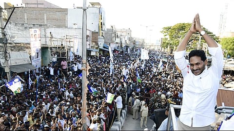 ஆந்திர தேர்தல் களத்தில் புது டெக்னிக் - இல்லத்தரசிகளை நட்சத்திர பேச்சாளர்களாக நியமித்த ஜெகன்