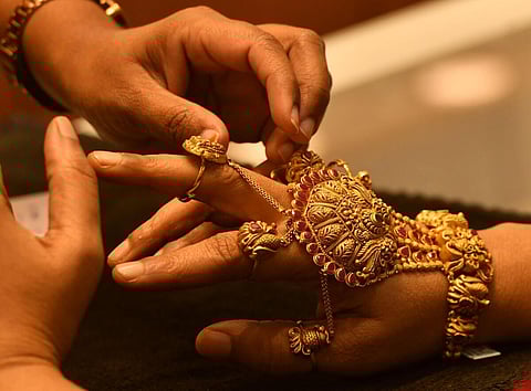 தங்கம் விலை பவுனுக்கு ரூ.920 குறைந்தது