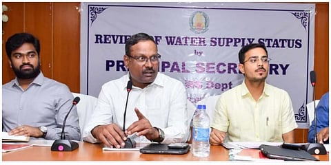 கோவை மேட்டுப்பாளையத்தில்  நடந்த ஆய்வுக் கூட்டத்தில்  நகராட்சி நிர்வாகம் மற்றும் குடிநீர் வழங்கல் துறை செயலாளர் கார்த்திகேயன்