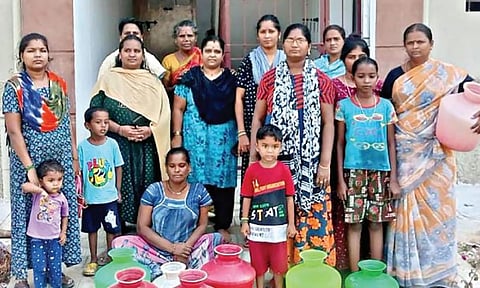 குடிநீர் பற்றாக்குறையால் தவிக்கும் பூனையானூர் அடுக்குமாடி குடியிருப்புவாசிகள்.