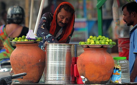 செய்ய வேண்டியவை, செய்யக் கூடாதவை... - கொளுத்தும் வெயிலை சமாளிக்கும் வழிகள்!