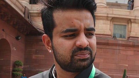 முன்னாள் பஞ்சாயத்து உறுப்பினரை துப்பாக்கி முனையில் பாலியல் வன்கொடுமை செய்ததாக பிரஜ்வல் மீது புதிய வழக்கு