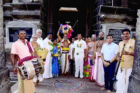 ஶ்ரீரங்கம் சித்திரை தேரோட்டத்துக்காக ஆண்டாள் சூடிய பட்டு வஸ்திரம் அனுப்பி வைப்பு