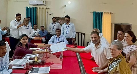 பிரிட்டிஷ் நாட்டவர், சிறை தண்டனை பெற்றவர்: ரேபரேலியில் ராகுல் காந்தியின் வேட்புமனுவை நிராகரிக்க கோரி புகார்