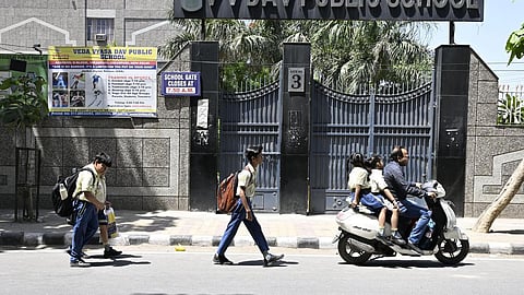 டெல்லியைத் தொடர்ந்து குஜராத் பள்ளிகளுக்கும் இமெயில் மூலம் வெடிகுண்டு மிரட்டல்