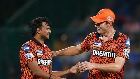 நடராஜன் மற்றும் கம்மின்ஸ்