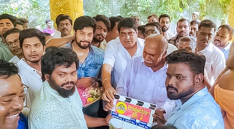 கேங்ஸ்டர் படத்தை இயக்கும் ‘ரேசர்’ இயக்குநர்