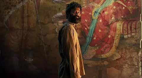 குப்பை கிடங்கு துர்நாற்றத்தோடு 10 மணி நேரம் நடித்த தனுஷ்