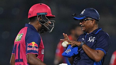 நடுவருடன் விவாதிக்கும் சஞ்சு சாம்சன்