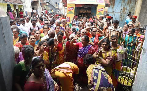 புதுச்சேரி வம்பாகீரப்பாளையத்தில் 8 மாதமாக மூடிக்கிடந்த கோயில் திறப்பு