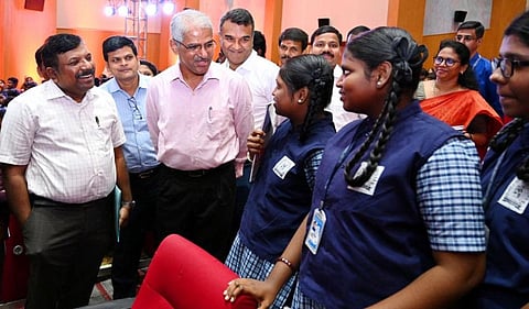 சென்னையில் கோட்டூர்புரம் அண்ணா நூற்றாண்டு நூலக வளாகத்தில் நடைபெற்ற ‘கல்லூரி கனவு’ நிகழ்ச்சியை தமிழக தலைமைச் செயலர் சிவ்தாஸ் மீனா தொடங்கி வைத்து பேசினார்