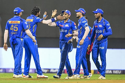 ஐபிஎல் தொடரிலிருந்து முதல் அணியாக மும்பை இந்தியன்ஸ் வெளியேற்றம்