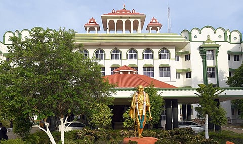 வீட்டு கடனை செலுத்திய பிறகும் ஆவணத்தை வழங்க மறுக்க கூடாது: உயர் நீதிமன்றம் கண்டிப்பு