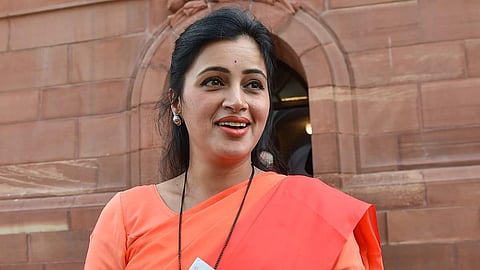 நடிகை நவ்நீத் கவுர் மீது வழக்கு பதிவு