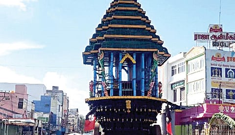 வரதராஜ பெருமாள் கோயிலில் வைகாசி பிரம்மோற்சவத் துக்காக திருத்தேர் திறக்கப்பட்டு பராமரிப்புப் பணிகள் மேற்கொள்ளப்பட்டு வருகின்றன.