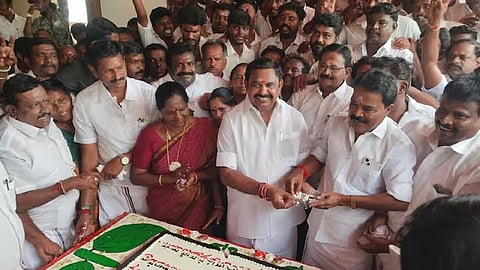 பழனிசாமியின் 70-வது பிறந்த நாள் விழா: கன்றுடன் கறவை பசுக்களை வழங்கி அதிமுகவினர் கொண்டாட்டம்