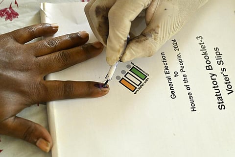 4-ம் கட்ட தேர்தலில் 5 மணி வரை 62.31% வாக்குப்பதிவு: மே.வ, ஆந்திராவில் சில இடங்களில் வன்முறை