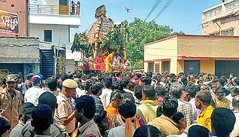 குடியாத்தம் கெங்கையம்மன் கோயில் தேர் திருவிழாவில் ஏராளமான பக்தர்கள் பங்கேற்றனர்.