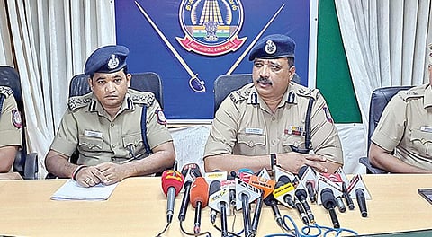 நெல்லை கிழக்கு மாவட்ட காங்கிரஸ் தலைவர் ஜெயக்குமாரின் மர்ம மரணம் தொடர்பாக செய்தியாளர்களிடம் பேசிய தென்மண்டல ஐஜி கண்ணன்