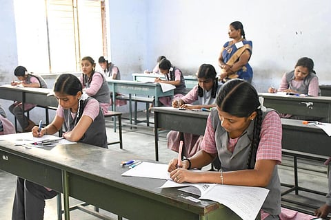 அரசுப் பள்ளிகளில் தேர்ச்சி: அடிப்படைச் சிக்கலும் தீர்வும்