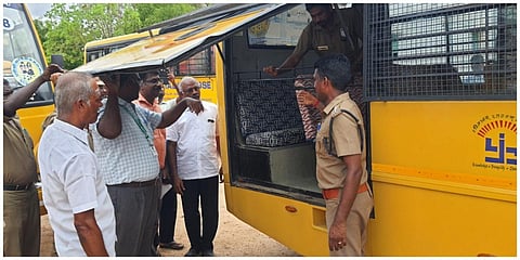 கோவில்பட்டியில் பள்ளி வாகனங்களில் வட்டாரப் போக்குவரத்து அதிகாரிகள் ஆய்வு நடத்தினர்