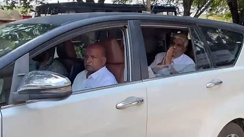 பெங்களூரு பரப்பன அக்ரஹாரா மத்திய சிறைச்சாலையில் இருந்து நிபந்தனை ஜாமீனில் வெளிவந்த ரேவண்ணா