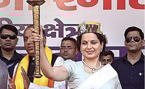 மண்டியில் வேட்புமனு தாக்கல் செய்தார் கங்கனா