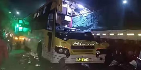 மதுராந்தகம் அருகே லாரி - பேருந்து மோதி விபத்து: 4 பேர் சம்பவ இடத்திலேயே உயிரிழப்பு