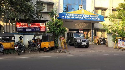 சென்னை தி.நகரில் காரில் இளம்பெண் கடத்தப்பட்ட புகார்: போலீஸ் விசாரணையில் விநோத தகவல்