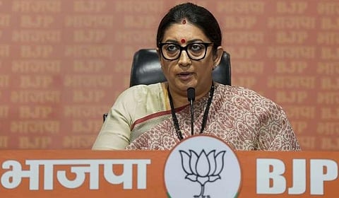 “மேனகாவை அவமதித்த காங்” - 1981 அமேதி சம்பவத்தை சுட்டிக்காட்டி ஸ்மிருதி விமர்சனம்