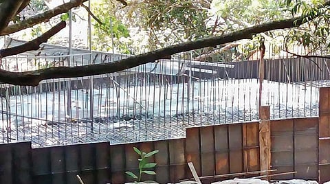 கேரளா மாநிலத்துக்குட்பட்ட சிலந்தி ஆற்றின் குறுக்கே வேகமாக நடை பெற்றுவரும் அணை கட்டுமானப் பணி.