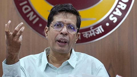 ஐஐடி இயக்குநர் வீ.காமகோடி