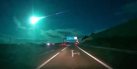 ஸ்பெயின், போர்ச்சுக்கல் வான்பரப்பில் ஒளிர்ந்த நீலநிற விண்கற்கள்: வீடியோ வைரல்