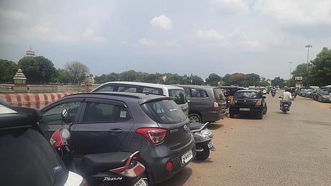 மதுரை வண்டியூர் தெப்பக்குளத்தின் அழகை கெடுக்கும் ஆக்கிரமிப்புகள் - ‘களை’ எடுக்குமா மாநகராட்சி?