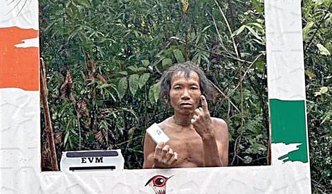 முதல்முறையாக வாக்கு செலுத்திய பழங்குடியினர்: தொழிலதிபர் ஆனந்த் மஹிந்திரா பாராட்டு