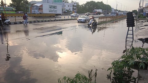 கிருஷ்ணகிரியில் சூறாவளி, இடி, மின்னலுடன் கனமழை